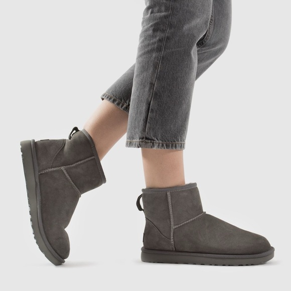 Grey Uggs size 8 - Picture 1 of 10